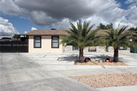 Villa ou maison à vendre à Homestead, Floride: 4 chambres, 123.93 m2 № 1998931 - photo 2