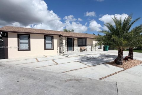 Villa ou maison à vendre à Homestead, Floride: 4 chambres, 123.93 m2 № 1998931 - photo 4