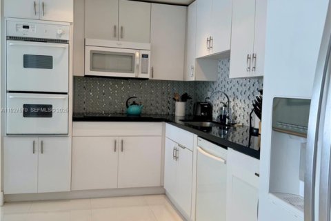 Купить кондоминиум в Санни-Айлс-Бич, Флорида 2 спальни, 139.82м2, № 1986737 - фото 4