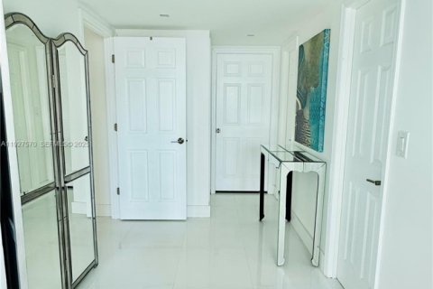 Купить кондоминиум в Санни-Айлс-Бич, Флорида 2 спальни, 139.82м2, № 1986737 - фото 16