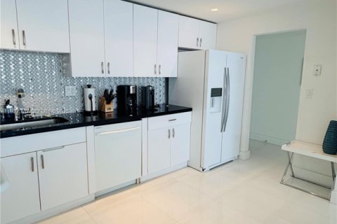 Купить кондоминиум в Санни-Айлс-Бич, Флорида 2 спальни, 139.82м2, № 1986737 - фото 2