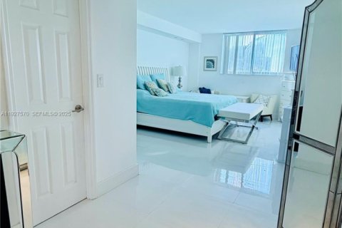 Купить кондоминиум в Санни-Айлс-Бич, Флорида 2 спальни, 139.82м2, № 1986737 - фото 14