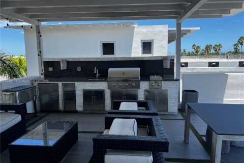 House in Doral, Florida 5 bedrooms, 400.13 sq.m. № 1839200 - photo 10