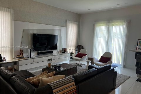 House in Doral, Florida 5 bedrooms, 400.13 sq.m. № 1839200 - photo 5