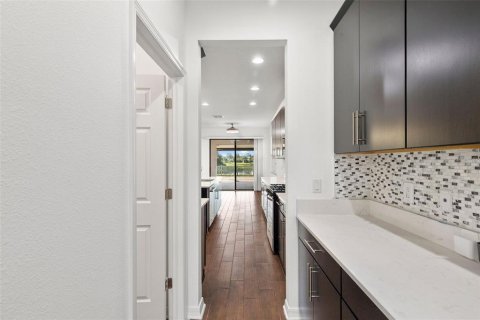 House in Tampa, Florida 5 bedrooms, 332.59 sq.m. № 1912118 - photo 14