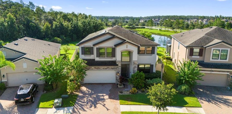 House in Tampa, Florida 5 bedrooms, 332.59 sq.m. № 1912118