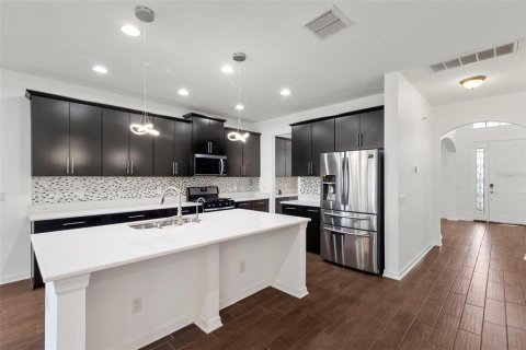 House in Tampa, Florida 5 bedrooms, 332.59 sq.m. № 1912118 - photo 22