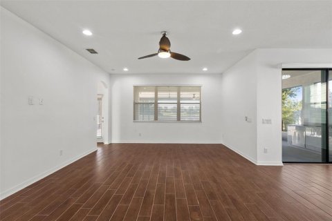 House in Tampa, Florida 5 bedrooms, 332.59 sq.m. № 1912118 - photo 25