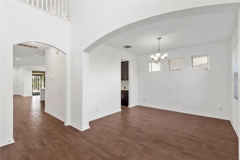 House in Tampa, Florida 5 bedrooms, 332.59 sq.m. № 1912118 - photo 9