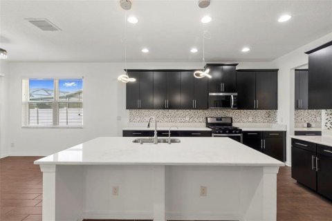 House in Tampa, Florida 5 bedrooms, 332.59 sq.m. № 1912118 - photo 23