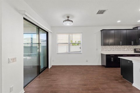 House in Tampa, Florida 5 bedrooms, 332.59 sq.m. № 1912118 - photo 21