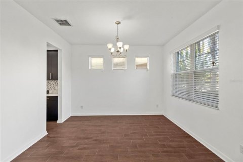 House in Tampa, Florida 5 bedrooms, 332.59 sq.m. № 1912118 - photo 11