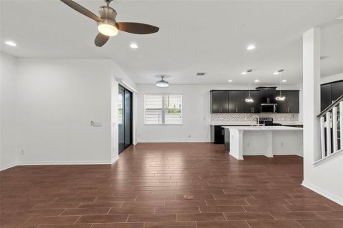 House in Tampa, Florida 5 bedrooms, 332.59 sq.m. № 1912118 - photo 26