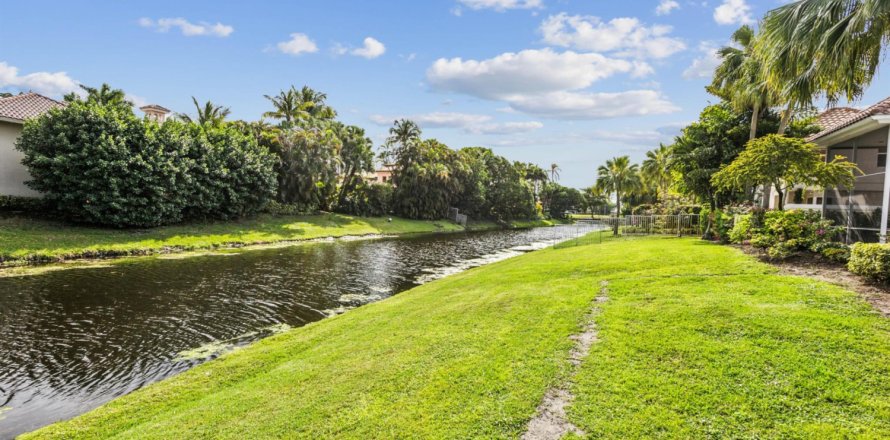 House in Boca Raton, Florida 5 bedrooms, 481.88 sq.m. № 1091807
