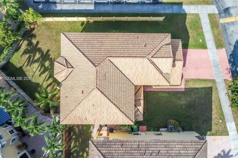 House in Doral, Florida 4 bedrooms, 278.34 sq.m. № 2031184 - photo 27