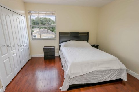 House in Doral, Florida 4 bedrooms, 278.34 sq.m. № 2031184 - photo 19