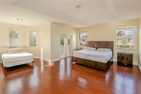 House in Doral, Florida 4 bedrooms, 278.34 sq.m. № 2031184 - photo 14