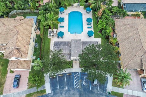 House in Doral, Florida 4 bedrooms, 278.34 sq.m. № 2031184 - photo 2