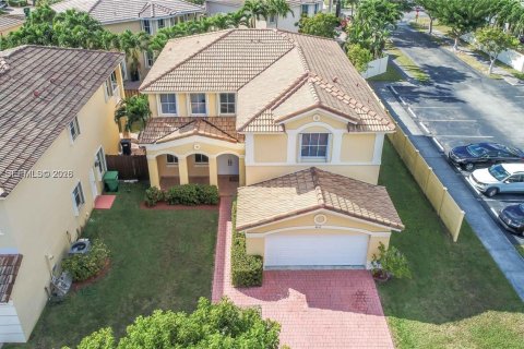 House in Doral, Florida 4 bedrooms, 278.34 sq.m. № 2031184 - photo 26