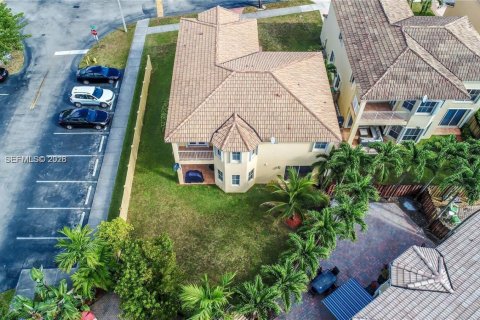 House in Doral, Florida 4 bedrooms, 278.34 sq.m. № 2031184 - photo 28
