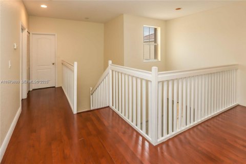 House in Doral, Florida 4 bedrooms, 278.34 sq.m. № 2031184 - photo 18