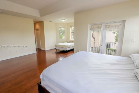 House in Doral, Florida 4 bedrooms, 278.34 sq.m. № 2031184 - photo 15