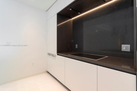 Condo in Miami, Florida, 2 bedrooms № 1933837 - photo 14