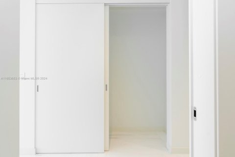 Condo in Miami, Florida, 2 bedrooms № 1933837 - photo 22