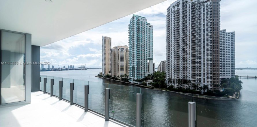 Condominio en Miami, Florida, 2 dormitorios № 1933837