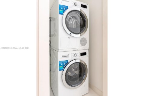 Condo in Miami, Florida, 2 bedrooms № 1933837 - photo 30