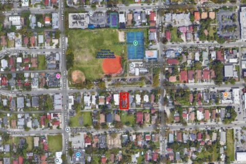 House in Miami, Florida 2 bedrooms, 140.28 sq.m. № 1935324 - photo 13