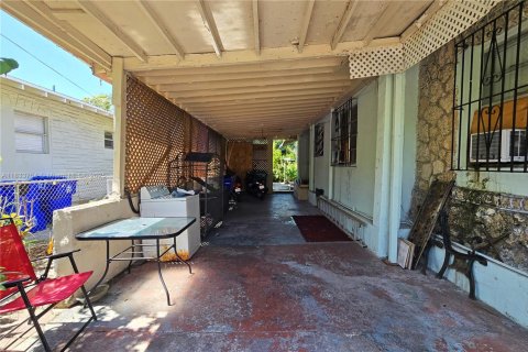 House in Miami, Florida 2 bedrooms, 140.28 sq.m. № 1935324 - photo 11