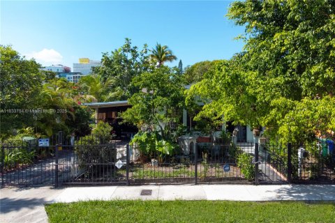 House in Miami, Florida 2 bedrooms, 140.28 sq.m. № 1935324 - photo 4