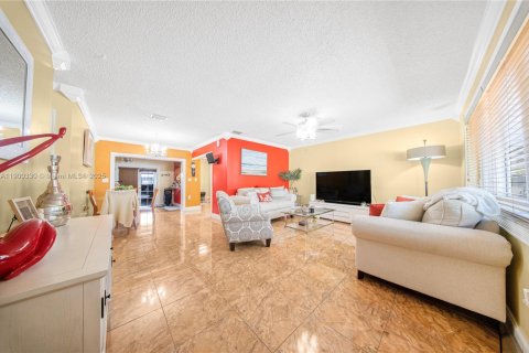 Villa ou maison à vendre à Miami, Floride: 3 chambres, 115.2 m2 № 1952136 - photo 22