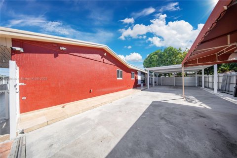 Купить виллу или дом в Майами, Флорида 3 спальни, 115.2м2, № 1952136 - фото 11