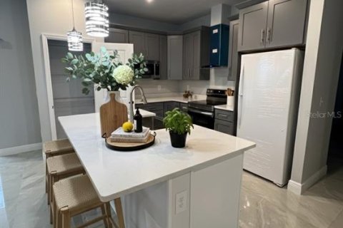Casa en venta en Kissimmee, Florida, 4 dormitorios, 154.96 m2 № 2213916 - foto 3