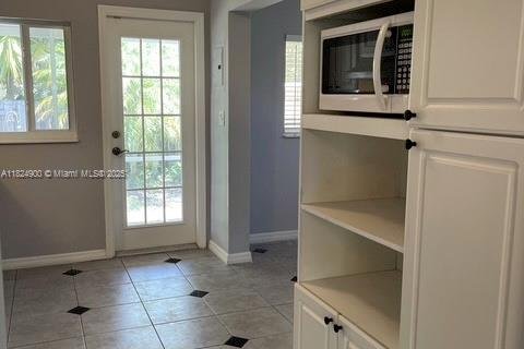 House in Oakland Park, Florida 3 bedrooms, 109.44 sq.m. № 1790540 - photo 7