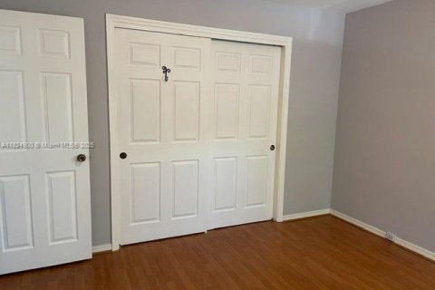 House in Oakland Park, Florida 3 bedrooms, 109.44 sq.m. № 1790540 - photo 13
