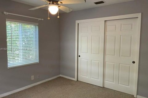 House in Oakland Park, Florida 3 bedrooms, 109.44 sq.m. № 1790540 - photo 11