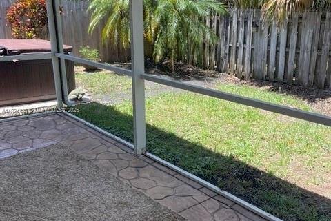 House in Oakland Park, Florida 3 bedrooms, 109.44 sq.m. № 1790540 - photo 26