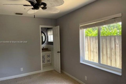 House in Oakland Park, Florida 3 bedrooms, 109.44 sq.m. № 1790540 - photo 9
