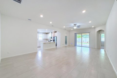 House in Vero Beach, Florida 3 bedrooms, 212.75 sq.m. № 2265453 - photo 15