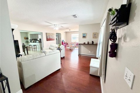 Casa en venta en Brandon, Florida, 3 dormitorios, 145.3 m2 № 2123456 - foto 8