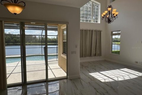 House in Orlando, Florida 5 bedrooms, 270.72 sq.m. № 2219439 - photo 5