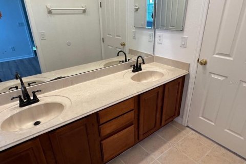 House in Orlando, Florida 5 bedrooms, 270.72 sq.m. № 2219439 - photo 12
