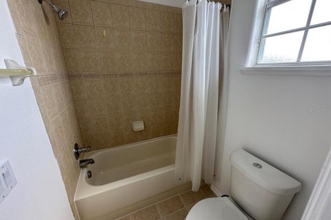 House in Orlando, Florida 5 bedrooms, 270.72 sq.m. № 2219439 - photo 14