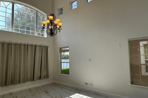 House in Orlando, Florida 5 bedrooms, 270.72 sq.m. № 2219439 - photo 7