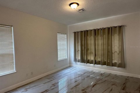 House in Orlando, Florida 5 bedrooms, 270.72 sq.m. № 2219439 - photo 10