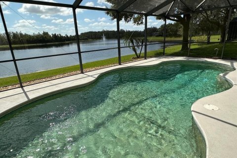 House in Orlando, Florida 5 bedrooms, 270.72 sq.m. № 2219439 - photo 28