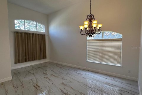 House in Orlando, Florida 5 bedrooms, 270.72 sq.m. № 2219439 - photo 6